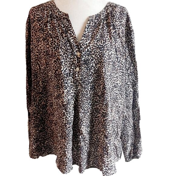 Old Navy V-neck Animal Print Long Sleeve Top - Picture 1 of 9